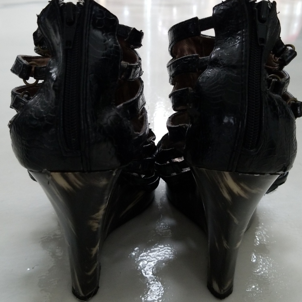 Shoes - Picture 5 of 5